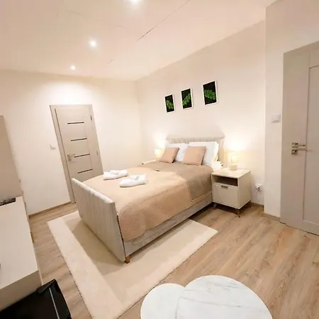 Axiom - Astra 2 Apartment *